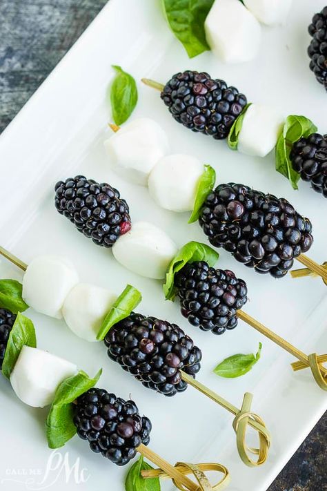 A fresh, light appetizer that's simple and easy to make, Blackberry Bites Horderves Appetizers, Shower Recipes, Last Minute Appetizer, Fruit Appetizers, Skewer Appetizers, Light Appetizers, Party Snack, Appetizer Bites, Tasting Party