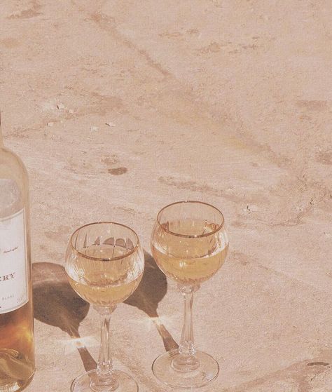 Champagne Beach, Friday Vibes, Perfect Picnic, Iphone Wallpaper Tumblr Aesthetic, Soft Rose, Photo Wall Collage, Beige Aesthetic, Old Money Aesthetic, A Drink