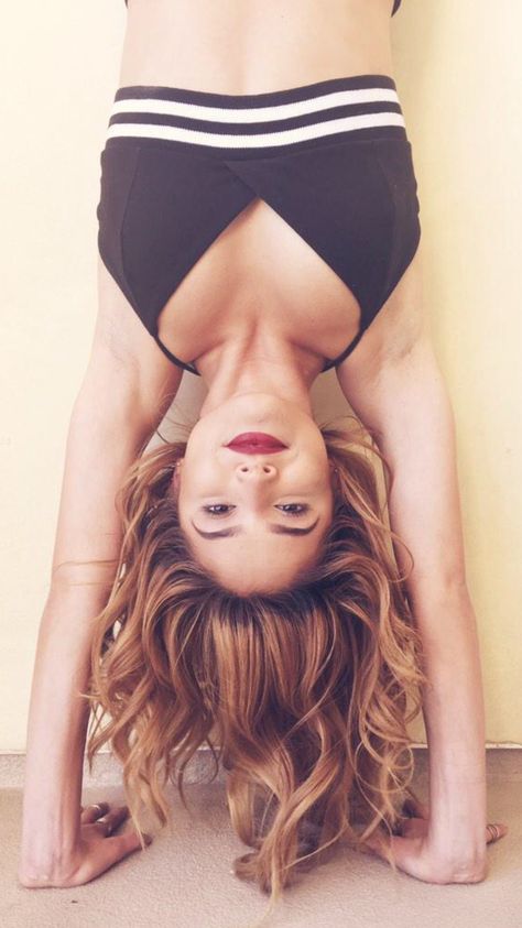 #chachi #chachigonzales #2015 Chachi Gonzales, Fly Drawing, Hanging Upside Down, The Hanged Man, Dynamic Poses, Hair Reference, Human Art, Art Poses, How To Draw Hair