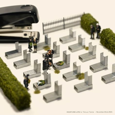 Tatsuya Tanaka, Miniature Calendar, Amazing Resin, Free Jewellery Making Tutorials, Miniature Photography, Small Figurines, Tiny World, Miniature Figures, Great Housewarming Gifts