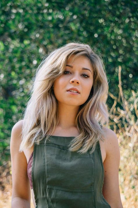 Jennette McCurdy Jennette Mccurdy, Miranda Cosgrove, Nicki Minaj, Sam Puckett, Jeannette Mccurdy, Sam & Cat, Icarly, Celebrity Tattoos, Woman Crush