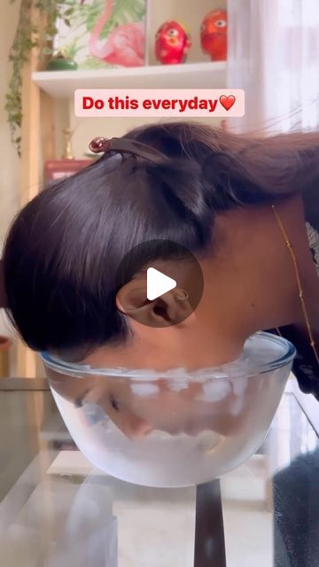 Face In Ice Water, Face In Ice, Bridal Facial, Skin Lightening Diy, Facial Puffiness, Ice Facial, Beauty Treatments Skin Care, Face Pores, Skin Tightening Face