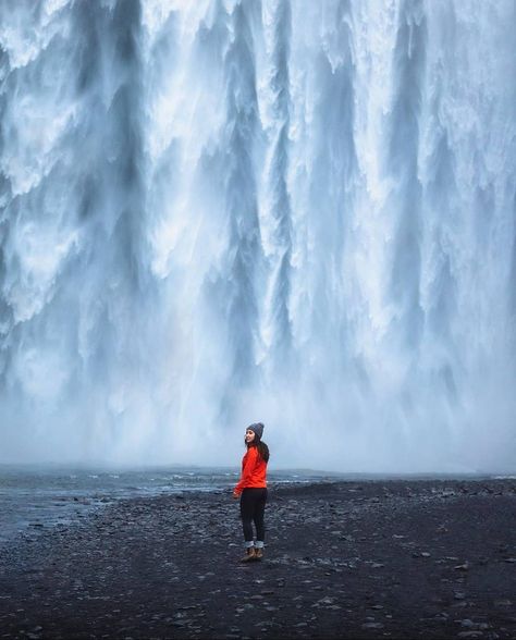 323 Likes, 10 Comments - Rove The Planet (@rovetheplanet) on Instagram: “Photo : @angelaliggs 🗺️ : #ICELAND  Follow us on a journey worldwide  @rovetheplanet 🌍  ALL PHOTOS…” Iceland Roadtrip, Summer Packing Lists, Iceland Summer, Iceland Vacation, Iceland Photos, Iceland Waterfalls, Visit Iceland, Summer Road Trip, New Blog Post