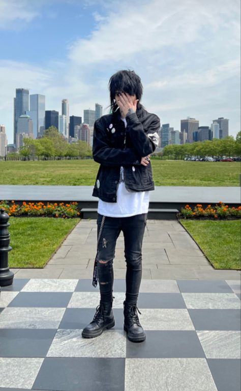 emo boyfriend Emo Outfits For Guys, Emo Style 2000s, Emo Boys 2000s, 2000s Outfits Ideas, Cute Emo Guys, Emo Fits, Emo Boyfriend, Emo Love, Midwest Emo