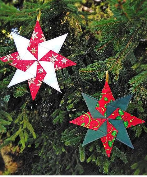 Fabric Christmas Decorations, Sewn Christmas Ornaments, Quilted Star, Christmas Decorations Sewing, Christmas Quilting Projects, Christmas Fabric Crafts, Wrapped Gifts, Christmas Sewing Projects, Star Ornaments