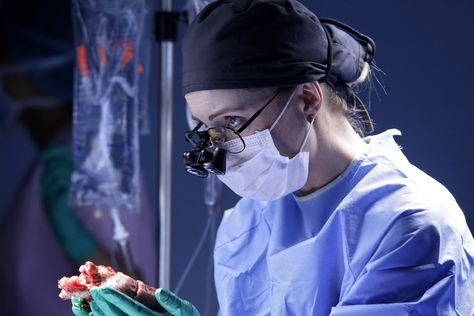 The cardiothoracic surgeon whose experiences inspired the NBC show Heartbeat shares her secret to success in 'a man's world.' Medicine Inspiration, Female Surgeon, Cardiothoracic Surgery, Nurse Uniforms, Success Advice, Melissa George, Heart Surgeon, Surgeon Doctor, Medical Student Motivation