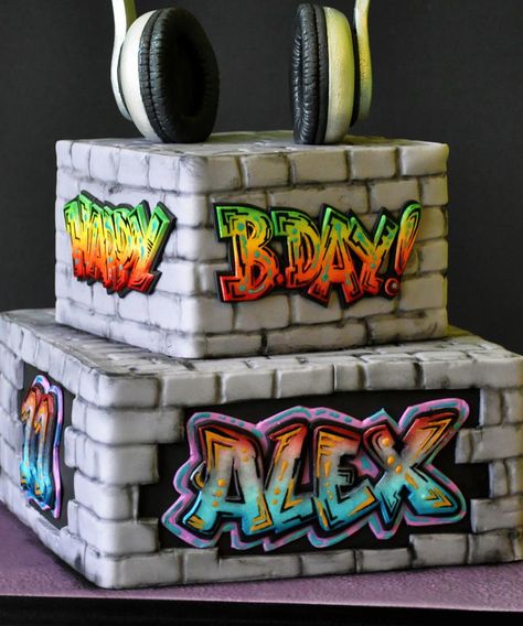 90s Themed Skate Party, Graffiti Party Theme, Hip Hop Birthday Cake, Graffiti Cake, 21st Birthday Boy, Skateboard Cake, Hip Hop Birthday Party, Graffiti Party, Skateboard Birthday