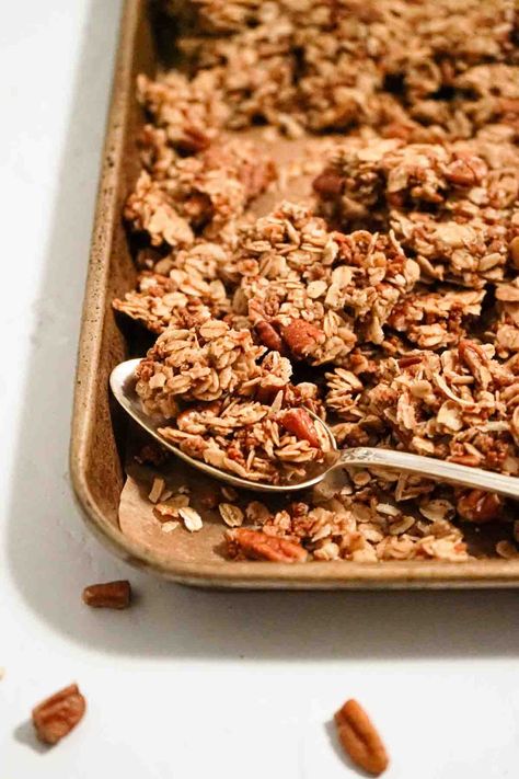 Cinnamon granola with pecans adds a sweet crunchy texture on top of yogurt with fresh fruit in as part of a balanced breakfast or healthy snack! This homemade cinnamon pecan granola is made with simple ingredients and has an addicting natural flavor that will beat any store-bought granola. Pecan Granola Recipe, Pecan Granola, Cinnamon Granola, Cinnamon Pecans, Balanced Breakfast, Granola Healthy, Granola Recipes, Pecans, Natural Flavors