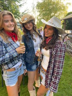 Cute Hoedown Outfit, Cowboys And Cowgirls Costumes, Western Frat Party Outfit, Cowgirl Spirit Day, Cowboy Women Costume, Leavers Day Costume Ideas, Farmer Outfit Women Costume, Halloween Costumes Women Cowgirl, Wild Western Outfits Women