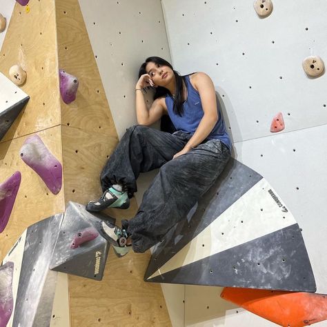 Just chillin’ knowing our website is fully stocked with all your rock climbing wall needs!  ‎  Check out the massive range of options on our website via the link in bio!! ‎  📸 @snz.climbs  ‎  rockclimbing #climbingequipment #rockclimbingwall #climbersofinstagram #rockclimbinglessons #climbingwalldesign What To Wear Rock Climbing Outfit, Wall Climbing Aesthetic, Indoor Rock Climbing Aesthetic, Bouldering Aesthetic, Rock Climbing Aesthetic, Climbing Aesthetic, Rock Wall Climbing, Indoor Bouldering, Climbing Photography