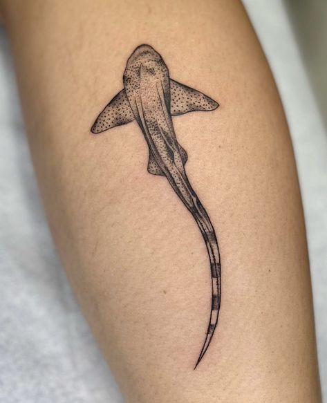 Fun lil shark tattoo by @amandaguratattoo Book your tattoo appointment by going online, calling the shop, or stopping by the studio! #tattoo #tattoostudio #blackandgreytattoo #floridatattoo #springbreak2023 #vacation #treatyoself #shark #tattoos Hammerhead Tattoo, Biology Tattoo, Shark Tattoo Ideas, Tattoo Klein, Hai Tattoo, Beachy Tattoos, Side Hip Tattoos, Hammerhead Shark Tattoo, Tattoo Appointment