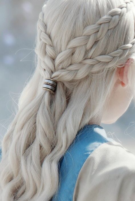 . Targaryen Hair, Gra O Tron, Fantasy Hair, Aphrodite, Hair Dos, White Hair, Pretty Hairstyles, Hair Goals, Hair Tutorial