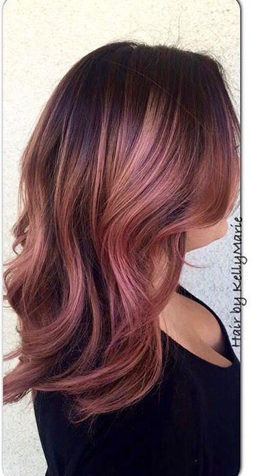 Rose gold hair Metallic Hair Color, Gold Hair Colors, Hair Color Rose Gold, Hair Idea, Pink Highlights, Rose Gold Hair, Hair Color And Cut, Metallic Hair, Hair Envy