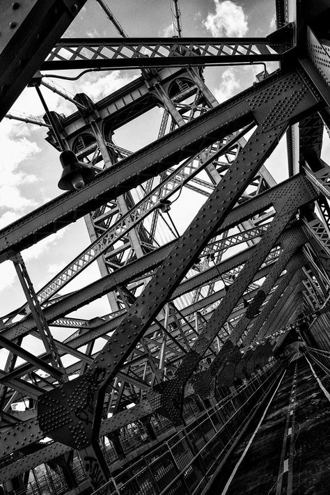 New York Photography - Williamsburg Bridge connects the Williamsburg neighborhood of Brooklyn with Manhattan's Lower East Side.  This 8x12 fine art photograph is professionally printed on high quality metallic photographic paper. It will be shipped in a rigid mailer, protected by a cello sleeve. *Watermark will not appear on the photo. Other standard sizes include (print only): 12x18 - $65 16x24 - $90 20x30 - $175 ** Order a different size of of this print:  https://www.etsy.com/shop/VladislavBo Nyc Pictures, Background Architecture, Architecture Black And White, Black And White Building, Architecture Photography Buildings, Williamsburg Bridge, Black And White Fine Art, Architecture Aesthetic, Play Poster