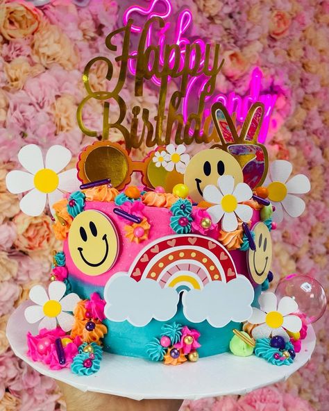 It’s A Vibe Birthday Party, Smiley Face Birthday Party Cake, 8 Is A Vibe Birthday Cake, 7 Year Birthday Party Themes, 8th Bday Party Girl Birthday, Bichota Party Theme, Eight Is A Vibe Birthday, 7th Bday Girl Party Ideas, Birthday Party Themes For Girls Age 7