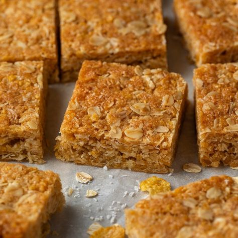 Cornflake Slice, Corn Flake Bars, Cornflake Recipes, Cornflake Cake, Flake Recipes, Honey Oats, Slices Recipes, Honey Oatmeal, Corn Flakes