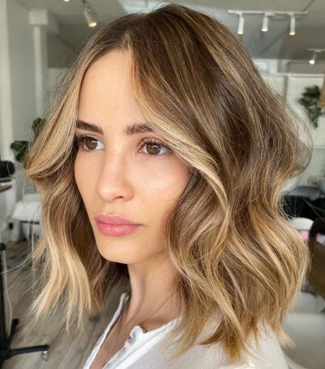 Lob Bronde Balayage, Balayage For Brunettes Short Hair, Balayage Lob Hair, Golden Balayage Short Hair, Golden Bronde Balayage Honey Money Piece, Ombre Bobs, Golden Blonde Balayage Short Hair, Bronde Bob Balayage, Bob Hair Balayage