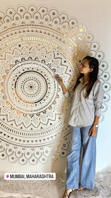 Paint Around Mirror On Wall, Indian Mirror Art, Lippan Art White Colour, Mirror Mandala Wall Art, Wall Mirror Art, Mud And Mirror Art, Mirror Artwork Wall Art, Mud Art Design, Mandala Art With Mirror Work