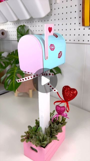 Mail Box Ideas Diy Creative, Valentine Mailbox Ideas Diy Mail Boxes, Dollar Tree Mailbox Diy, Valentine Mailbox Ideas Diy, Mailbox Valentine Box Ideas, Valentines Mailbox Ideas, Ideas Para San Valentin Manualidades, Diy Mailbox Ideas, Mail Box Ideas