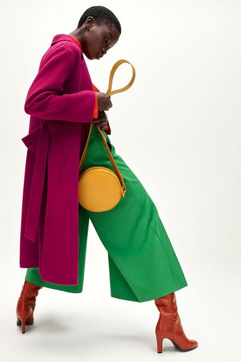 Colour Blocking Fashion, Shopping Queen, Mode Editorials, Color Blocking Outfits, Diy Vetement, Going Gray, Hair Colours, Pink Coat, Green Pants