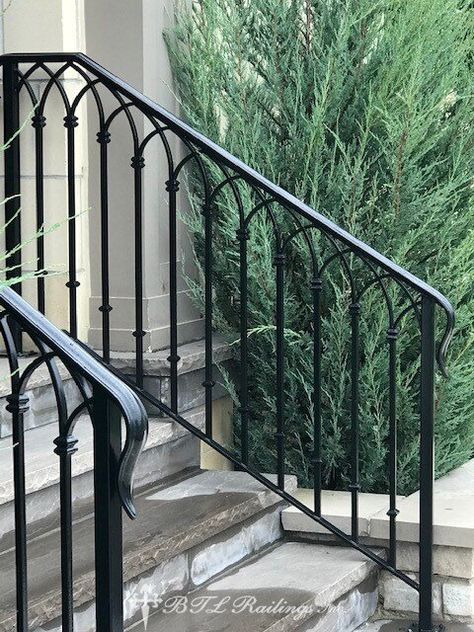 Outside Step Railings, Wrought Iron Staircase Outdoor, Outside Stairs Railing Ideas, Front Porch With Iron Railing, Rod Iron Railing Outdoor, Wrought Iron Exterior Railing, Porch Wrought Iron Railing Ideas, Front Stoop Railing Ideas, Front Porch Railing Ideas Wrought Iron