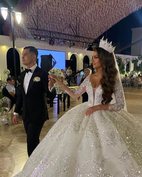 Arab Wedding Dress, Albanian Wedding, Arabic Wedding Dresses, Dream Wedding Reception, Sparkle Prom Dress, Marriage Dress, Bridal Gowns Vintage, Elegant Bridal Gown, Wedding Dresses Cinderella