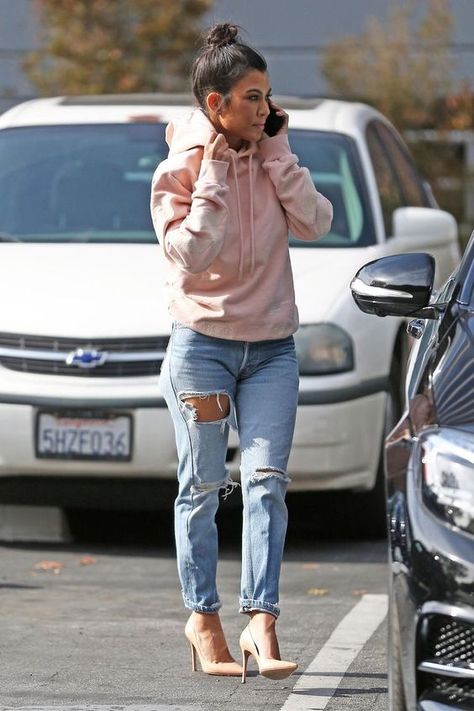 Jeans And Suit Jacket Women Style, Homecoming 2023, Casual Baddie, Estilo Kardashian, Kourtney Kardashian Style, Kardashian Outfit, Chique Outfits, Pastel Outfit, Elegante Casual