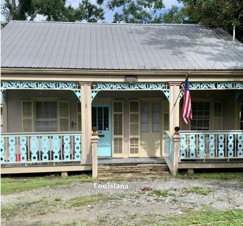 Cheapish Louisiana Creole Cottage For Sale Under $157K - Old Houses Under $50K French Creole Decor, Creole Cottage Interior, Creole Cottage House Plans, Cajun Cottage, New Orleans Witch, Louisiana Creole, Creole Cottage, Louvered Shutters, Front Facade