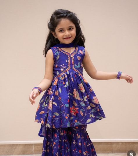 Baby Dress Tutorials, Frocks For Kids, Kids Dress Collection, Kids Lehenga, Kids Blouse, Kids Frocks Design, Kids Dress Wear, Kids Dress Patterns, Baby Dress Design