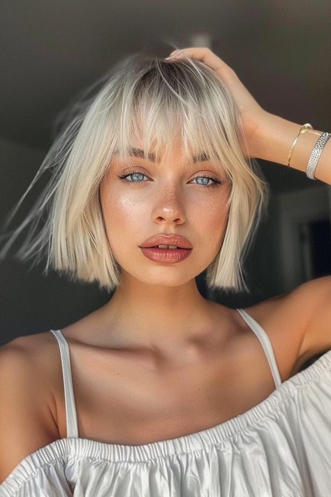 Alright, let's get real. If you're on the hunt for the best bob hairstyles for fine hair, you've come to the right place. I get it, finding a style that gives Flippy Hair, Chin Length Haircuts, Short Haircut Styles, Corte Bob, Chin Length Hair, Bob Hairstyles For Fine Hair, Haircuts For Long Hair, Summer Hair Color, Short Bob Hairstyles