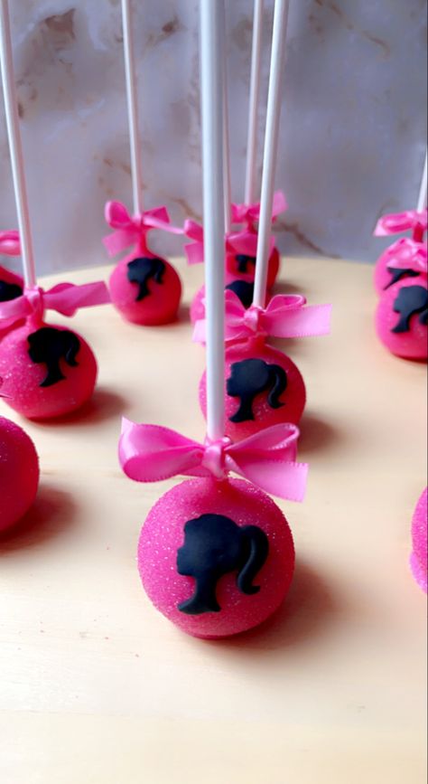 Barbie Cake Pop Ideas, Barbie Theme Cake Pops, Barbie Cake Pops Cakepops, Barbie Themed Pool Party, Barbie First Birthday Party, Barbie Cakepops, Barbie Cake Pops, Barbie Treats, Barbie Dessert Table