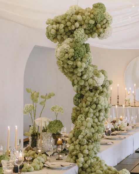 Table Setup Wedding, Flower Bouquet Green And White, Ethereal Wedding Cake, Fountain Floral Installation, Green Floral Installation, Hydrangea Floral Installation, Tree Floral Installation, Woodland Floral Installation, Modern Tablescape