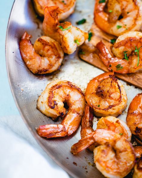 How To Saute Shrimp, Sauteed Shrimp Recipe, Devein Shrimp, Creamy Shrimp Pasta, Sauteed Shrimp, Vegetarian Cookbook, Frozen Shrimp, Shrimp Seasoning, Shrimp Dishes