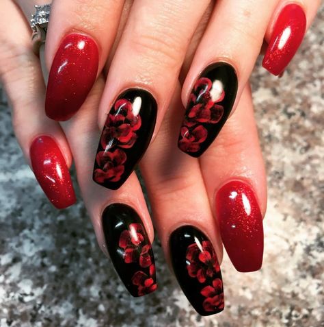 Black Nail Art Designs, Manicure Natural, Nails With Red, Mail Designs, 2017 Style, Red Acrylic Nails, Black Nail Art, Stiletto Nails Designs, Red Nail Designs