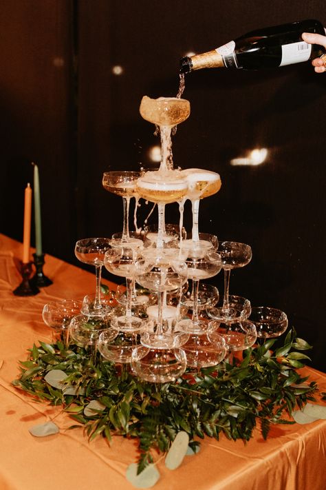 Champagne Tower Wedding Diy, Wedding Champagne Tower Aesthetic, Birthday Champagne Tower, Stacked Champagne Glasses Wedding, Champagne Tower Wedding Aesthetic, Champagne Tower Christmas, How To Make A Champagne Tower, Champagne Tower Stand, Champagne Pour Wedding