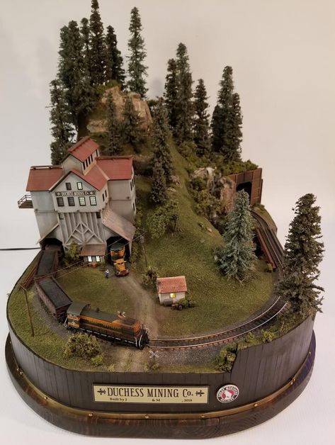 The Duchess Mining Company - Great Northern Inspired N Scale Micro Layout - Album on Imgur Z Scale Trains, N Scale Train Layout, N Scale Layouts, Cabinet Diy, N Scale Model Trains, Model Village, N Scale Trains, Train Miniature, Model Train Sets