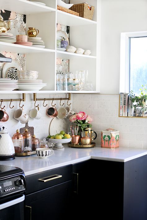 eclectic boho glam kitchen with open shelving and gold and copper accents Kitchen With Open Shelving, Eclectic Glam, Glam Kitchen, Modern Apartment Decor, Kitchen Ikea, Kabinet Dapur, Eclectic Boho, Kitchen Open, Eclectic Kitchen