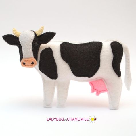 LADYBUGonCHAMOMILE - Etsy Thailand Felt Farm Animals Pattern, Felt Cow, Girl Puppets, Felt Figures, Felt Monster, Highland Cow Art, Cow Ornaments, Felt Ornaments Patterns, Baby Mobiles