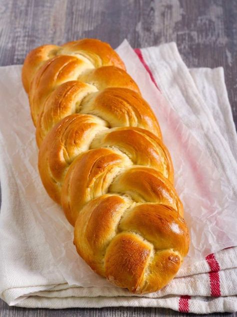 Joanna Gaines Braided Bread Recipe - Delish Sides Braided Bread Recipe, Jewish Bread, Joanna Gaines Recipes, Side Ideas, Sirloin Tip Roast, Ham And Eggs, Braided Bread, Bread Shaping, Challah Bread