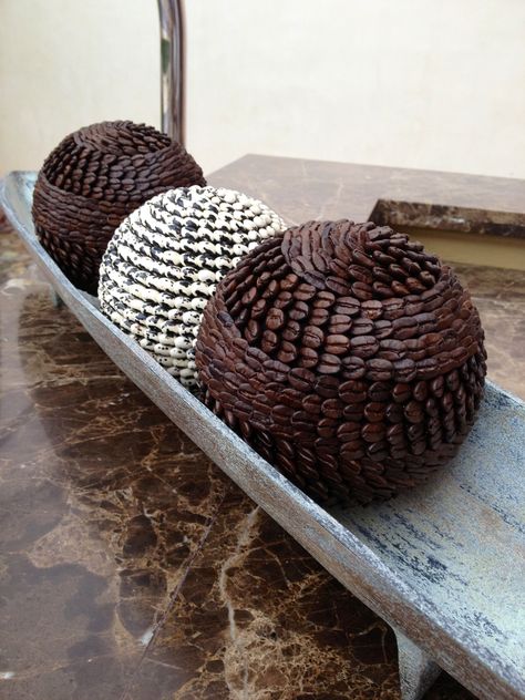 Decorative balls made from coffee beans. These were at our resort in Mexico. Coffee Bean Crafts, Coffee Bean Decor, Bean Crafts, Styrofoam Ball Crafts, Coffee Bean Art, Decoration Vitrine, Diy Christmas Decorations, Coffee Crafts, Styrofoam Ball