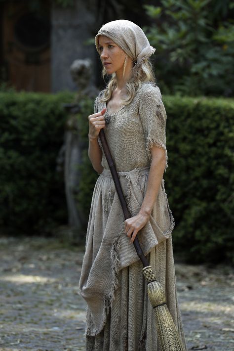 "Once Upon a Time" Stars In and Out of Character - IMDb Jessy Schram, Peasant Clothing, Medieval Peasant, Cinderella Characters, Cinderella And Prince Charming, Cinderella Dresses, Maid Outfit, Medieval Dress, Medieval Clothing