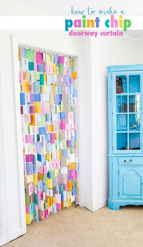 Paint Chip DIY for your home decor. When you're planning on painting your walls, you'll find yourself with more paint chips than you know what to do with. Given that they come in such pretty colors, it almost seems like a shame to throw them away... DON'T make a doorway curtain or a window curtain using them. If you don't have paint chips, use scrap book paper card stock.  #paintchipcrafts #paintchipDIY #repurposedpaintchipprojects #paintchipprojects #doors via @InMyOwnStyle Mexican Apartment, Boys Apartment, Paint Chips Diy, Samples Diy, Paint Chip Crafts, Diy Curtain, Paint Chip Art, Homemade Curtains, Doorway Curtain