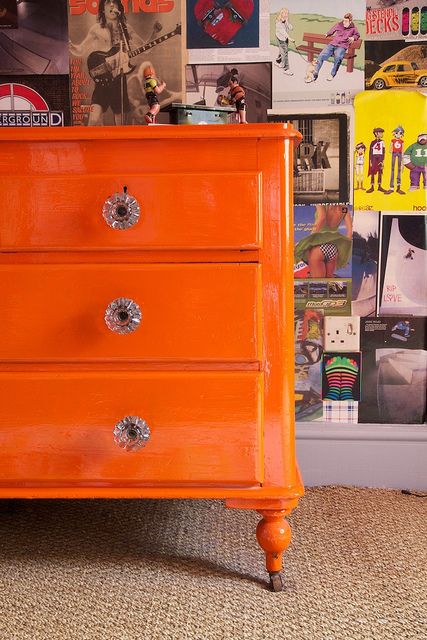 Orange dresser - so cool !! I have a red one. Orange Furniture Paint, Orange Furniture Bedroom, Orange Cupboard, Colourful Dresser, Orange Chest Of Drawers, Orange Painted Furniture, Orange Dresser, Dresser Diy, Orange Furniture