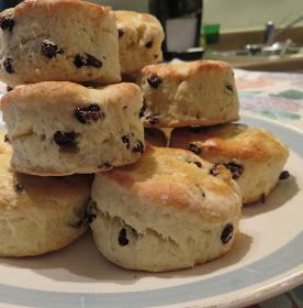 Raisin Tea Biscuit Recipe, Raisin Tea Biscuits, Currant Scones Recipe, Tea Buns, Currant Scones, Currant Recipes, Appalachian Recipes, Raisin Scones, Tea Biscuit