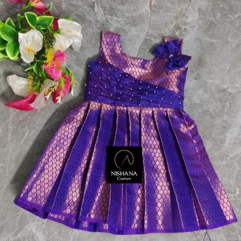 Frock Traditional, Design Frock, Traditional Baby Dresses, Kids Frock, Cotton Frocks For Kids, Frocks For Kids, Kids Party Wear Dresses, Kids Blouse Designs