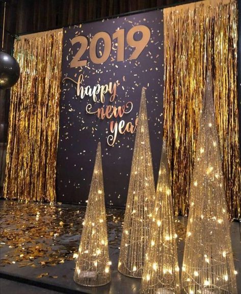 30+ Sparkly New Years Party Backdrop Ideas for 2023 | HubPages New Year Backdrop Ideas, Backdrop Images, Christmas Party Backdrop, New Year Backdrop, 2023 Images, Church Christmas Decorations, Decoration Backdrop, Deco Ballon, Christmas Stage