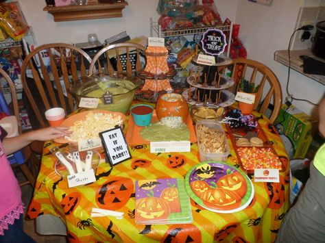 Halloween Party 2015 - NO LINK AS IT IS MY OWN PIC Childhood Halloween, 2000s Halloween, Halloween 2010, Hallmark Halloween, October Aesthetic, Bobbing For Apples, Girls Thanksgiving, Fall Mood Board, Halloween Store