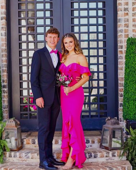 Dark Pink Prom Couple, Fushia Prom Couple, Magenta Prom Couple, Hot Pink Prom Dress Couple, Navy Prom Suit, Pink Prom Couple, Magenta Prom Dress, Boys Homecoming Outfits, Navy Blue Tux