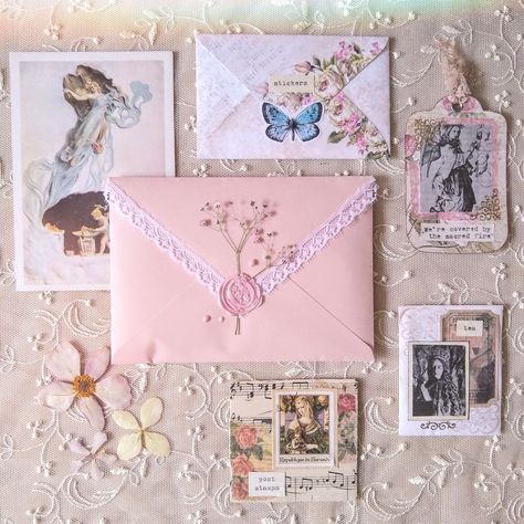 Letters Aesthetic, Snail Mail Pen Pals, Mail Art Envelopes, Aesthetic Letters, Pen Pal Letters, Envelope Art, Cute Letters, Handwritten Letters, Journal Aesthetic