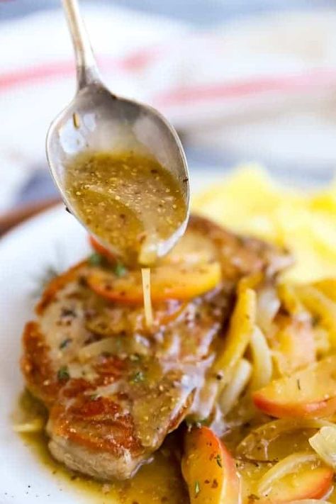 Pork Chop Apple And Onion Recipes, Apple Pork Chops With Stuffing, Apples And Onions Pork Chops, Apple Rosemary Pork Chops, Apples And Porkchop, Chicken With Apples And Onions, Easter Pork Chops, Pork Chops Apples And Onions, Pork Chops With Apples